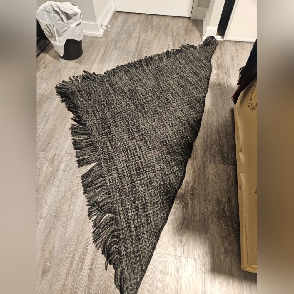 Eddie Bauer Oversized Knit Triangle Scarf